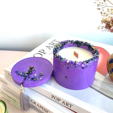 Lumanare parfumata Matura de vrajitoare, cu parfum de lavanda