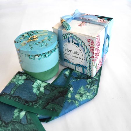 Lumanare parfumata vis oriental cutie si esarfa Niznaika