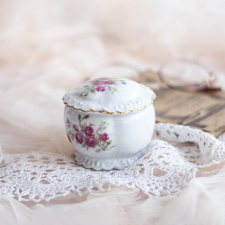 Acasă 16 Alternative view of Lumânare parfumată Raze de soare în vas vintage din porțelan de Boemia cu parfum floral