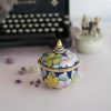 Lumanare parfumata Oriental Luxury in vas vintage din portelan Benjarong cu parfum oud