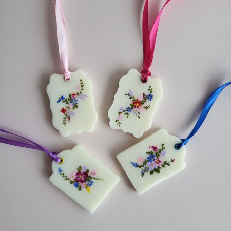 Odorizant de dulap pictat din ceara de soia cu parfum de zambile